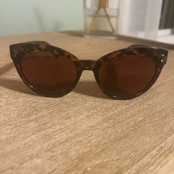 Saint Owen x Curateur Wylde Tortoise Shell Sunglasses - Picture 2 of 5